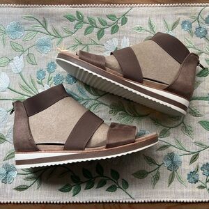 LifeStride Women’s Zee Sandal in Mushroom Brown 11 W